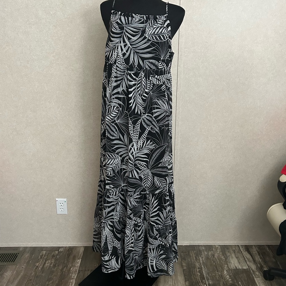 Banana Republic Black & White Maxi Dress XL